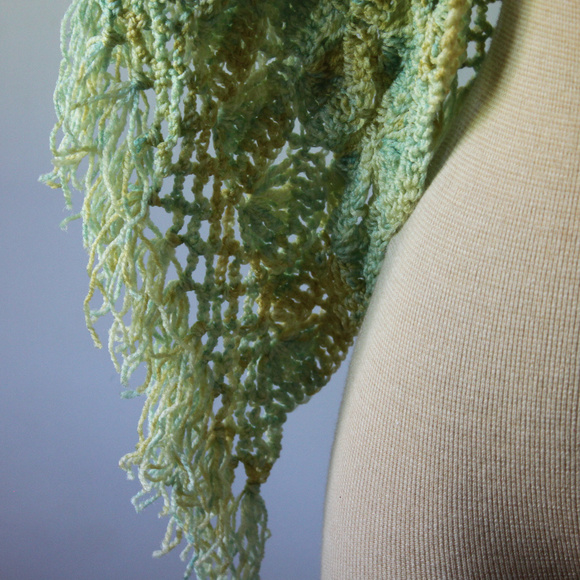 Vintage Hand Made Crochet Shawl - Picture 5 of 6